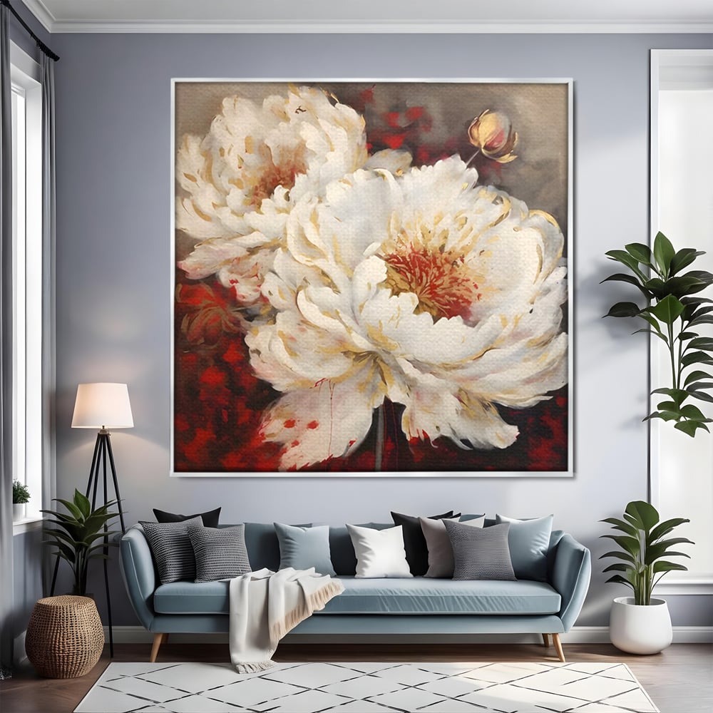 Tablou canvas cu tablou canvas cu bujori albi, in rama de aluminiu argintiu, pe perete intr-un living